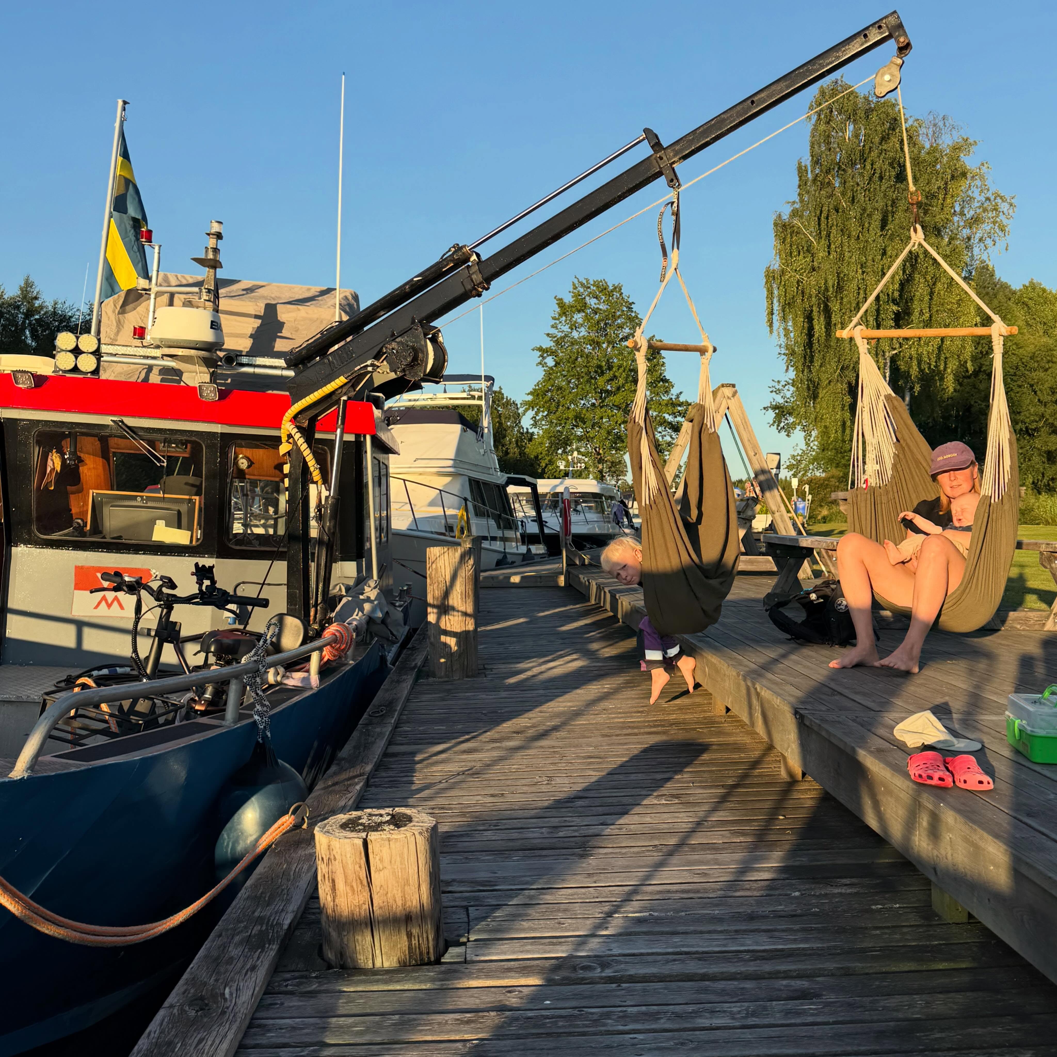 Såg en lucka på 36 timmar i kalendern och drog ut på en liten mini båtsemester medan stora barnet är med kusinerna hos mormor och morfar. 

/J